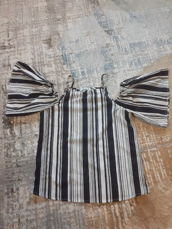 Almost Famous Tops - Crave Fame by Almost Famous cold shoulder top
